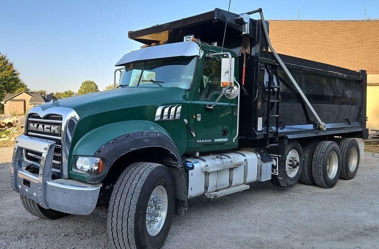 2014 Mack GU713 dump truck