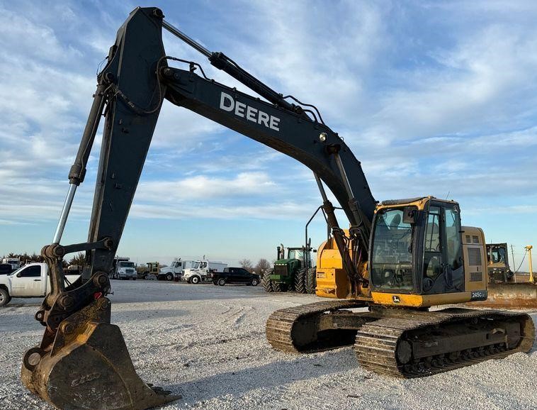 2013 John Deere 245G LC