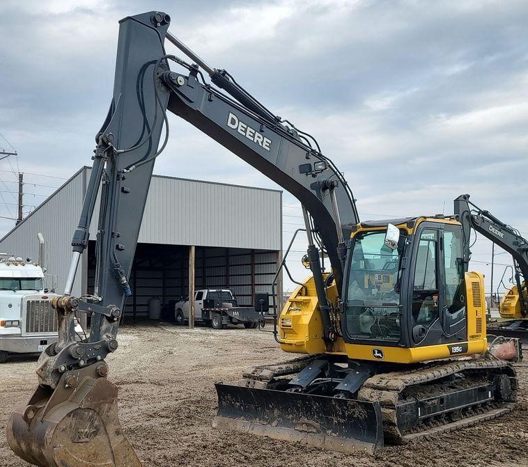2022 John Deere 135G  excavator